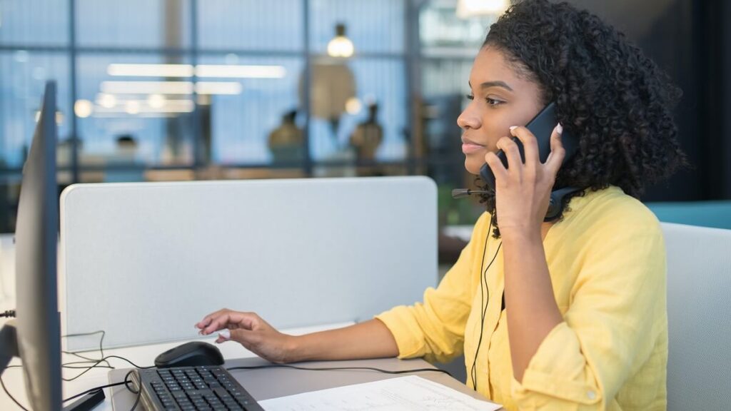 Atendimento por telefone