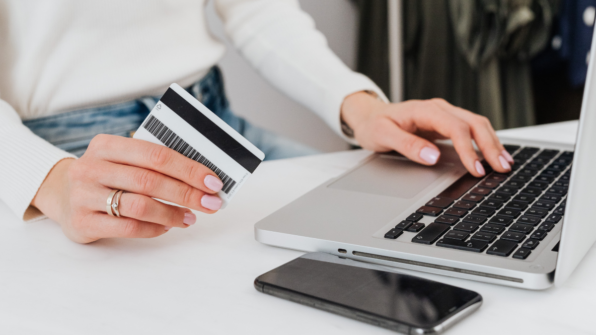 Qual banco digital abrir conta para menor de 18