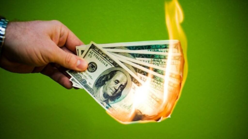 10 Maus Hábitos Financeiros que Você Precisa Eliminar (Vão Te Deixar Pobre)